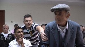 korce, babai i viktimes, Fiqiri talelli, duke reaguar ne seance
