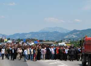 lezhe, protesta e socialisteve