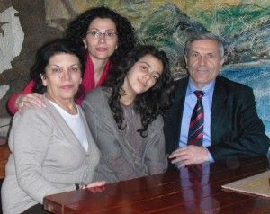 Anika Dokle me familjen