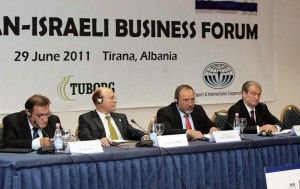 Kryeministri-Sali-Berisha-dhe-Ministri-i-Jashte-i-Shtetit-te-Izraelit-Avigdor-Lieberman,-gjate-punimeve-te-Forumit-te-Biznesit-Shqiptaro