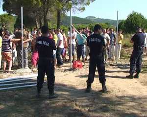 durres,-protesta-ne-gjirin-e-lalez