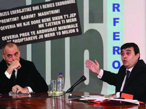 Angjeli dhe Kryetari i PS, Edi Rama, gjate nje takimi ku kane kritikuar serish paketen fiskale