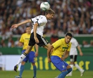 Germany's midfielder Thomas Mueller (L)