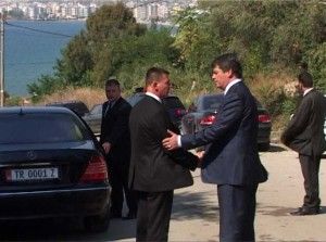 vlore,-familjaret-e-konomit-me-topin