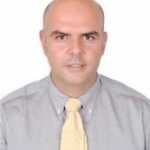Dr. Artan Bano është diplomuar në Athinë në specialitetin e Ortopedisë me përvojë shumëvjeçare në  fushën e traumës ortopedike, kirurgjisë së shtyllës kurrizore, si dhe në rikonstruksionin e artikulacioneve të supit, koksofemoral dhe të gjurit. Është bashkëpunëtor shkencor i Departamentit të Ortopedisë së Spitalit Universitar të Kretës dhe autor i një sërë botimesh shkencore. Gjatë vitit akademik 2009-2010 u specializua në trajtimin artroskopik dhe të hapur të patologjive të artikulacionit të krahut pranë Reading Shoulder Unit - United Kingdom. Sot ushtron profesionin e mjekut kirurg ortoped pranë Spitalit Hygeia Tiranë).