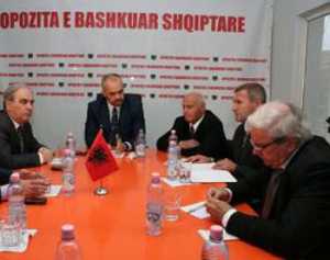 Edi_Rama_ne_mbledhje_me_Aleatet