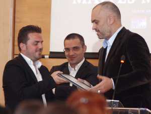 Rama,-gjate-ceremonise-se-ndarjes-se-diplomave-te-studenteve-te-Akademise-Politike