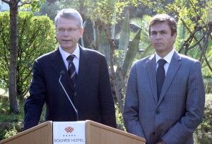 Sekretari-i-Komisionit-te-Venecias-Thomas-Markert,-duke-folur-gjate-nje-konference-shtypi
