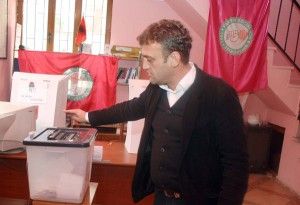 anetar-i-PS,-duke-votuar-gjate-zgjedhjeve-per-delegatet-e-PS-te-Kongresit-te-5-Nentorit