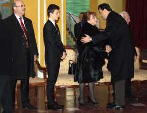 Basha,-Inva-Mula-dhe-Osman-Mula,-gjate-homazheve-te-mbajtura-ne-TKOB-per-nder-te-sopranos-Nina-Mula