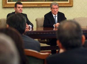 sali-berisha-astrit-patozi-mbledhje-grupi