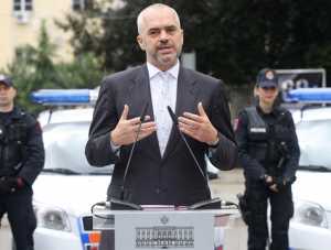 Kryeministri-Edi-Rama,-duke-folur-gjate-ceremonise-se-organizuar-ne-Ministrine