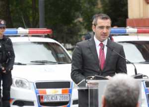 Ministri-i-Brendshem-Saimir-Tahiri,-duke-folur-gjate-ceremonise-se-organizuar-ne-Ministrine