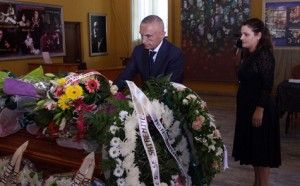 HOMAZHET-PER-BESA-IMAMIN---Kryetari-i-Kuvendit-Ilir-Meta-dhe-gruaja-e-tij-Monika-Kryemadhi,
