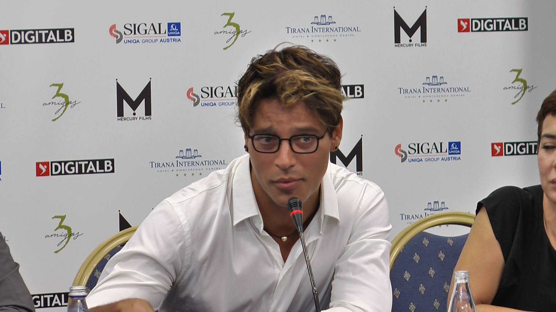 Gabriel Garko, dje në Tiranë, gjatë prezantimit të filmit “Lazarat Burning”