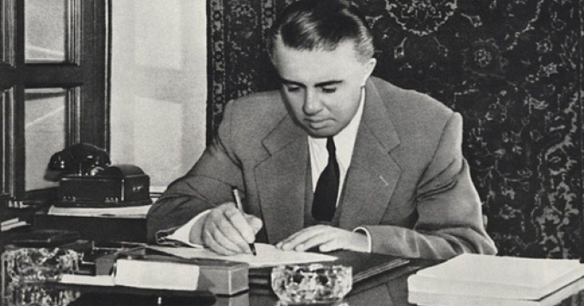 ka-patur-apo-jo-sozi-enver-hoxha-dhjet-euml-misteret-q-euml-diktatori-i-mori-me-vete-n-euml-varr_hd-1200x630