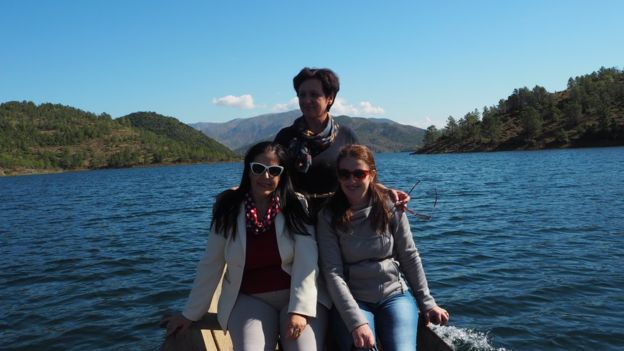 _98651883_3teachersonaboatgoingtovisitnikolin