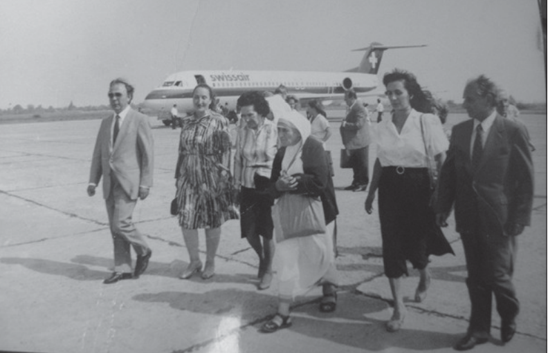 Nënë Tereza gjatë vizitës në Shqipëri