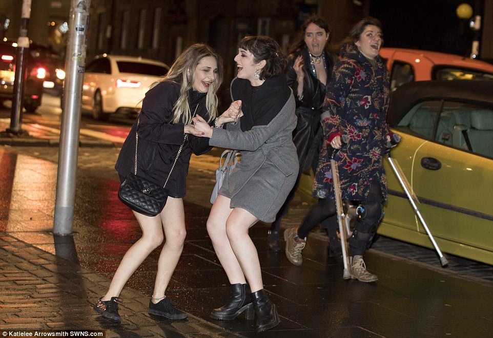 47AB3DE300000578-5225397-Women_in_the_Grassmarket_enjoying_Edinburgh_s_Hogmanay_celebrati-a-23_1514791408924