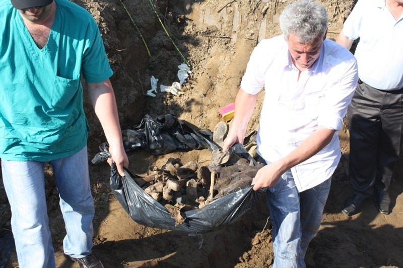 Nga gjetja e eshtrave të Sokol Sokolit dhe Tom Ndojës