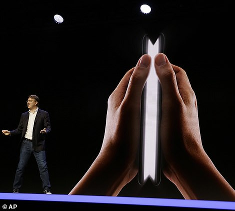 5898338-6364395-As_part_of_the_launch_Android_also_unveiled_a_new_software_forma-m-77_1541621617963