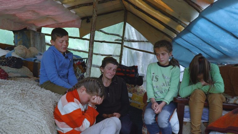 elbasan-nena-me-7-jetime-2-770x433