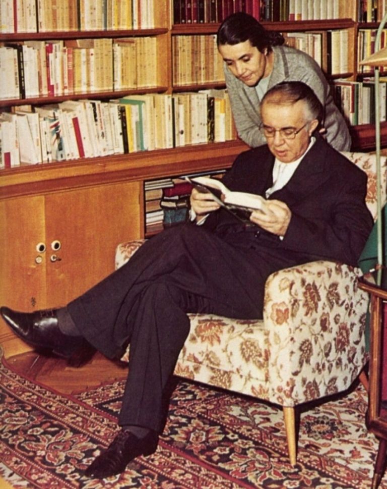 Nexhmije-Hoxha dhe Enver Hoxha1