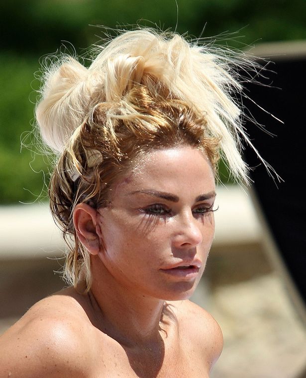 0_PREMIUM-EXCLUSIVE-MUST-CALL-FOR-PRICING-BEFORE-USAGE-Model-Katie-Price-aka-Jordan-goes-topless