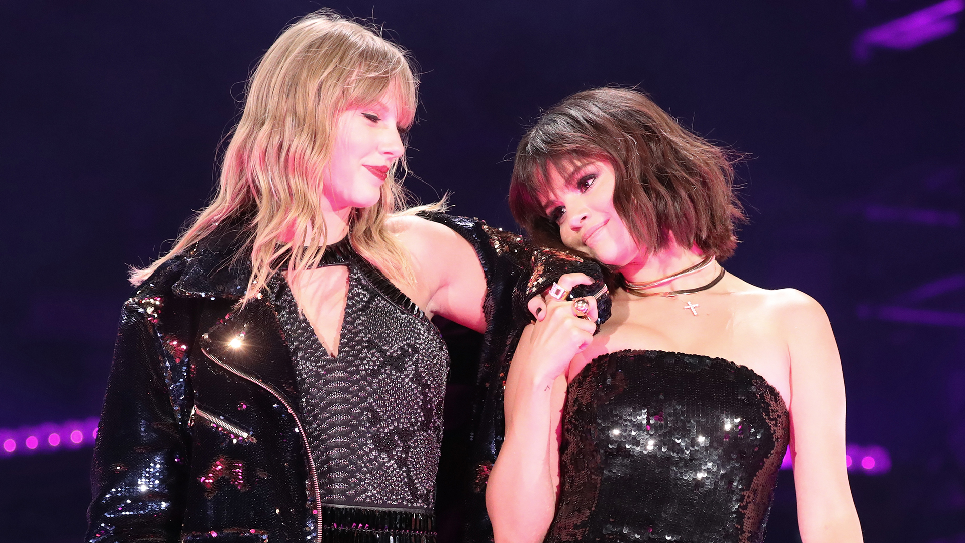 PASADENA, CA - MAY 19: Taylor Swift and Selena Gomez perform onstage during the Taylor Swift reputation Stadium Tour at the Rose Bowl on May 19, 2018 in Pasadena, California (Photo by Christopher Polk/TAS18/Getty Images)