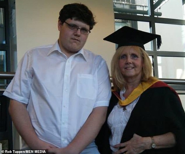 26721218-8179989-Linda_Tuppen_from_Greater_Manchester_was_found_dead_in_her_bed_b-m-2_1585830261304