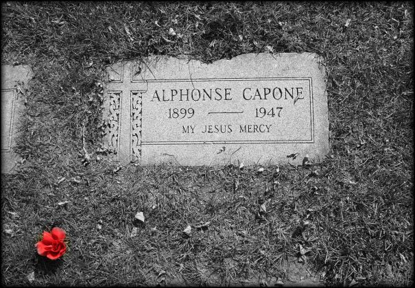 10-guri-i-varrit-te-Al-Capones-dhe-epitafi-ne-varrezat-e-Chicago-s