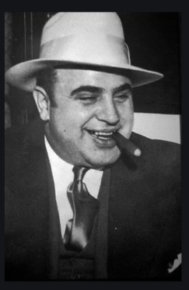 4.-Fotoja-paraqet-Al-Caponen-ne-kulmin-e-fames-se-tij-kriminale