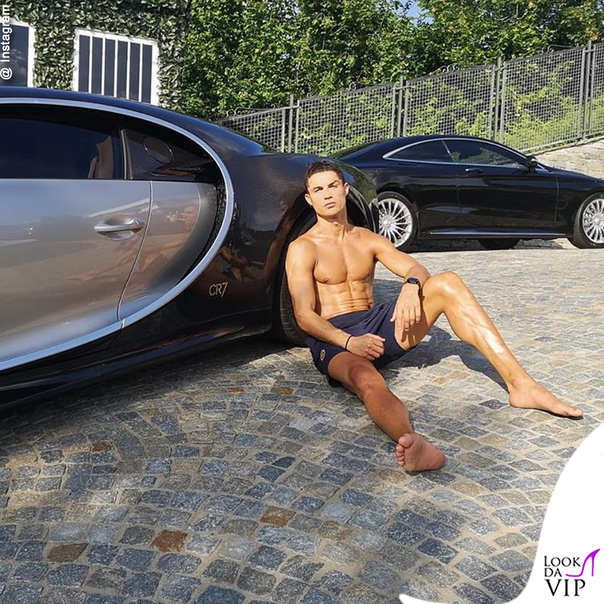 Cristiano-Ronaldo-Bugatti