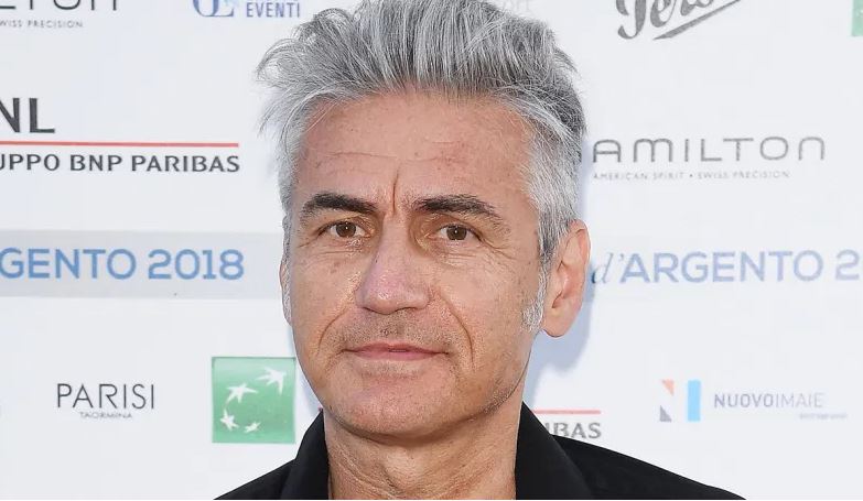 Këngëtari italian gay (2)