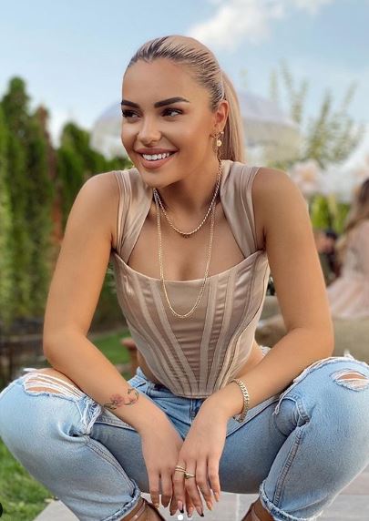 sara hoxha (5)