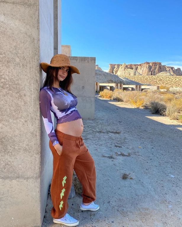 EMILY RATAJKOWSKI (4)