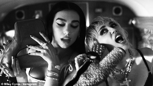 dua lipa, miley cyrus (6)
