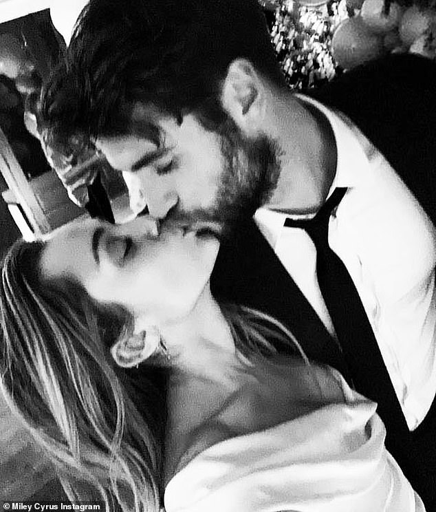 milye cyrus liam hemsworth (5)