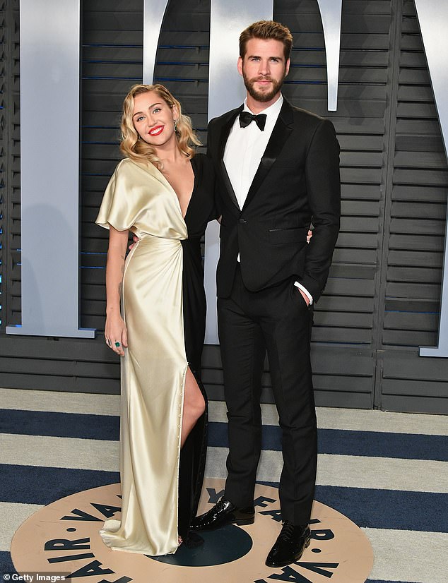 milye cyrus liam hemsworth (8)