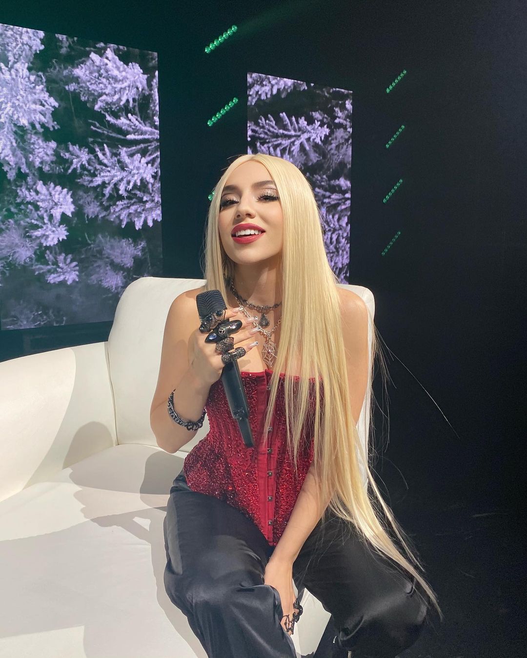 ava max (2)