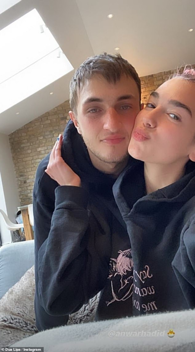 dua lipa anwar hadid (4)