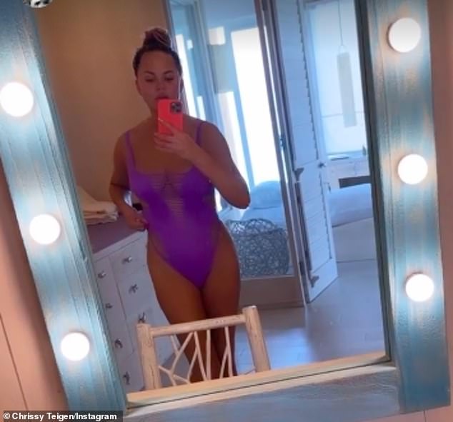 chrissy teigen (7)