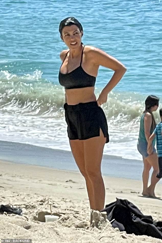 kourtney kardashian (6)