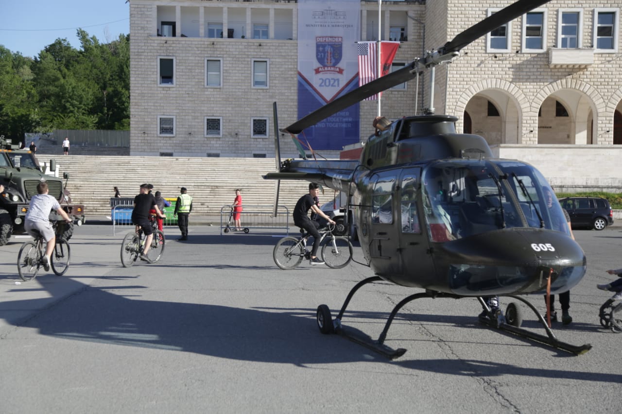 defender 21-blinda-helikopter-nato (11)