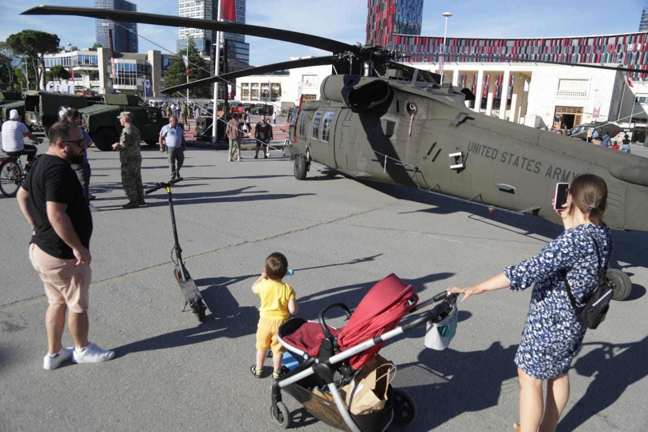 defender 21-blinda-helikopter-nato (12)
