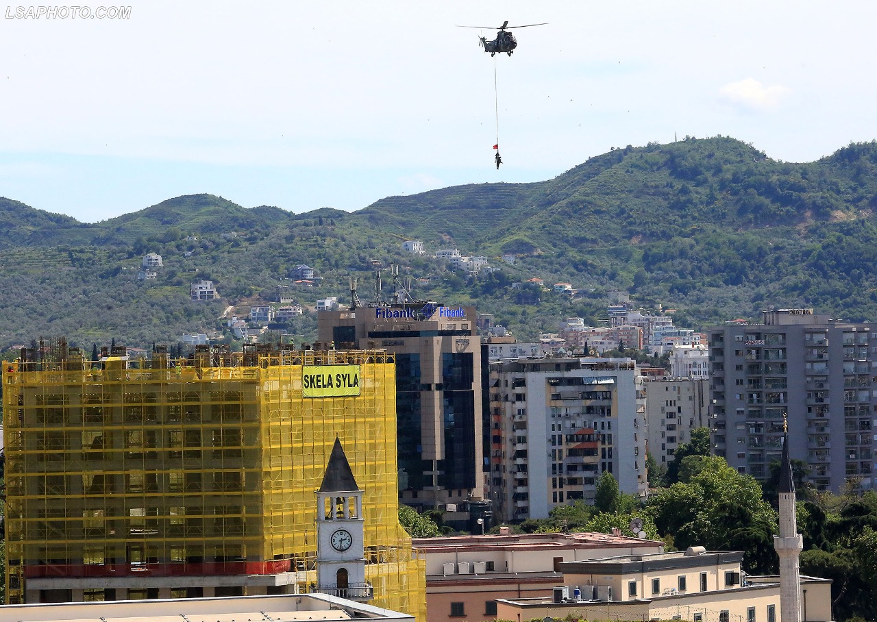 defender 21-blinda-helikopter-nato (7)