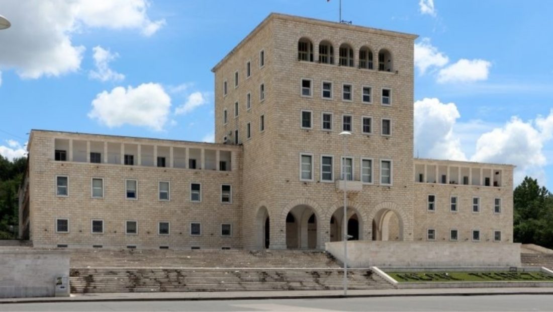 universitetitiranes