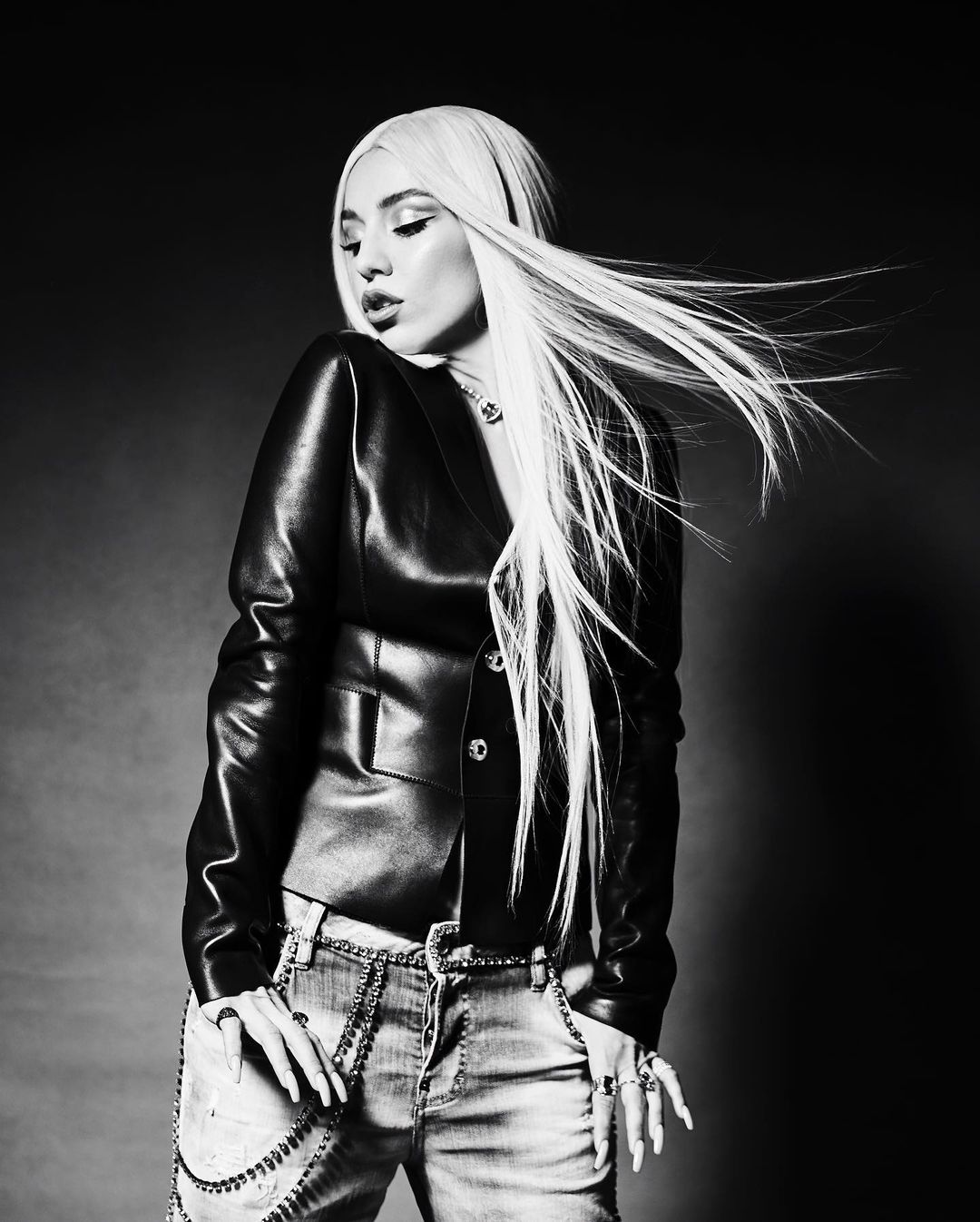 ava max (2)