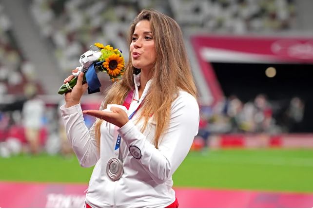 maria andrejczyk (2)