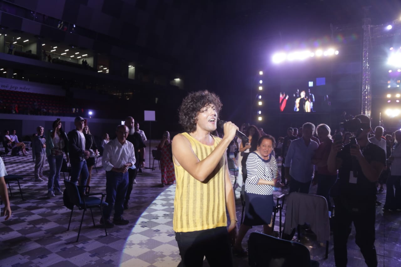 ermal meta-koncert-air albania (2)